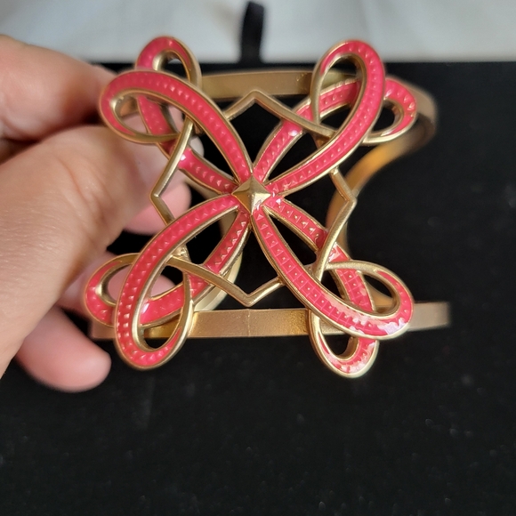 Vintage Bracelet Matte Gold Tone Pink Enamel Cuff Flower Filigree - Picture 2 of 5